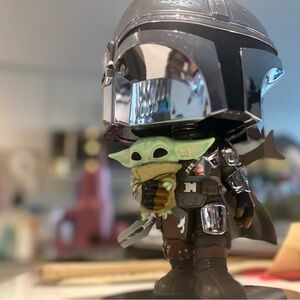 Star Wars Mandalorian Figure with Baby Yoda